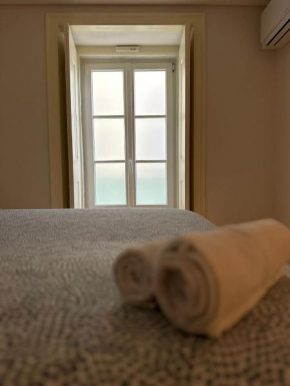 Central Bedroom in Shared House in Chiado - Historic Center of Lisbon